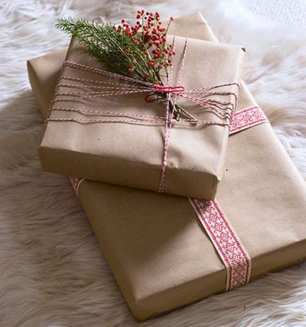 Як самостійно упакувати подарунок, використовуючи підручні матеріали