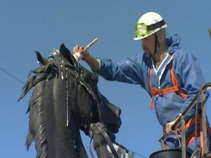 Коней Клодта на Анічковому мосту помили до дня міста - стрічка новин санктрпетербурга