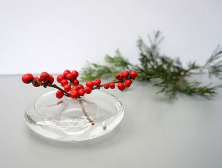 Fructe de padure rosii pentru decorarea unei mese festive