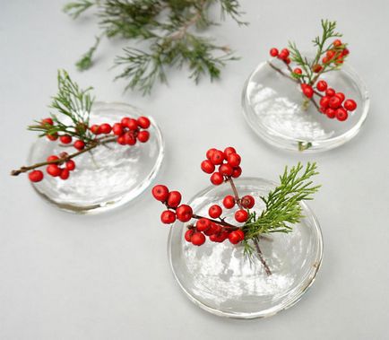 Fructe de padure rosii pentru decorarea unei mese festive