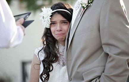 Незвичайна церемонія батько заручився зі своєю 11-річною дочкою