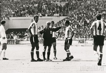 De la fluier la fluier ca instruiți și câte arbitri de fotbal