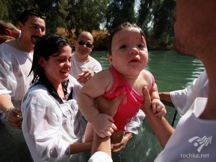 Pelerinaj la botezul din Israel în râul Iordan