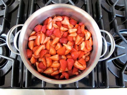 Rețeta pentru lichior de căpșuni - pas cu pas cu fotografia