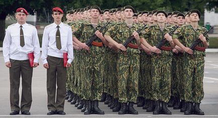 Programul educațional al lui Spetsnaz, comparativ cu beretul, diferă - krapovikov, poliția de revoltă și parașutiștii