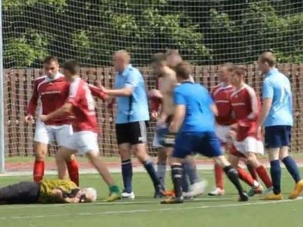 A bíró azt mondta, szőnyeg és egy sokkoló lövés „(sokkoló) A bíró azt mondta, szőnyeg és egy sokkoló lövés