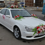 Esküvői ruha az autók, limuzin bérleti Kostanay (esküvői autó dekoráció) Esküvői ruha az autók, limuzin bérleti Kostanay