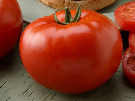 Tomato Baron o descriere a soiului, fotografiile și caracteristicile acestuia