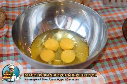 Ouă amestecate în pâine în tigaie - rețeta cu fotografie nu a fost găsită în altă parte