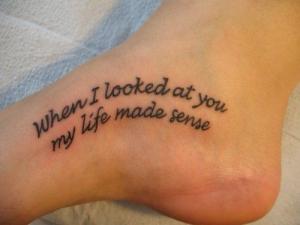 49 Képek a legjobb tetováló feliratokat gyalog lányoknak