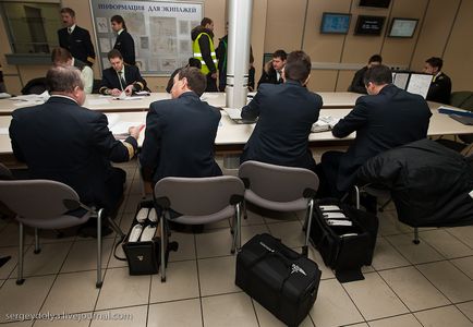 A repülőtéren a pilóta szemszögéből, aviatablo (részletek) A repülőtéren a pilóta szemszögéből, aviatablo