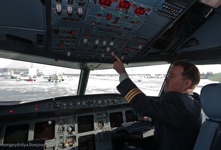 A repülőtéren a pilóta szemszögéből, aviatablo (pilot) A repülőtéren a pilóta szemszögéből, aviatablo