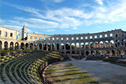 Bazinele de amfiteatru, o serie de amfiteatre și arene vechi