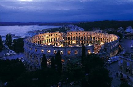 Amfiteátrum a medencében - a csodája a világ