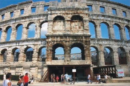 Amfiteátrum a medencében - a csodája a világ