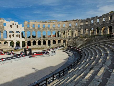 Amfiteátrum a medencében, Horvátország leírás, fényképek, amely a térképen, hogyan juthat