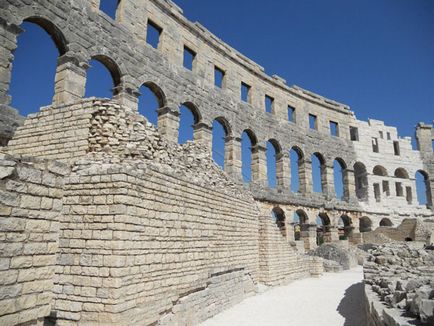 Amfiteátrum a medencében, Horvátország leírás, fényképek, amely a térképen, hogyan juthat