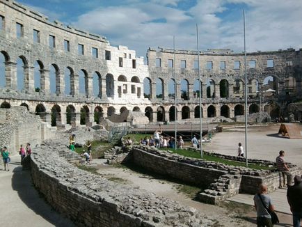 Amfiteátrum a medencében, Horvátország leírás, fényképek, amely a térképen, hogyan juthat