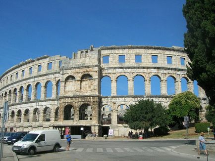 Amfiteátrum a medencében, Horvátország leírás, fényképek, amely a térképen, hogyan juthat