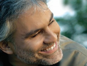 Andrea Bocelli este vocea magică a unei noi Italia