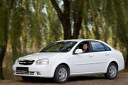 Snow White Motorcade, închiriază sedanuri albe în Volgograd, mașină albă pentru nuntă