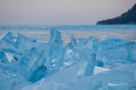 Turquoise jeges Bajkál-tó, tiszta, mint egy könnycsepp