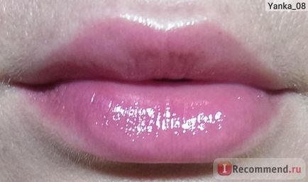 Luciu de buze cu strălucirea buzelor dioră, care accentuează culoarea naturală - 