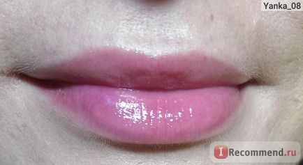 Luciu de buze cu strălucirea buzelor dioră, care accentuează culoarea naturală - 