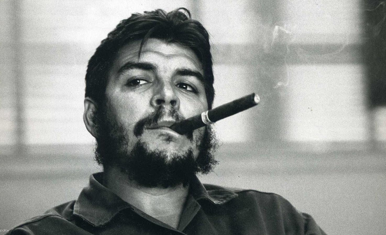 Che Guevara és szivarok