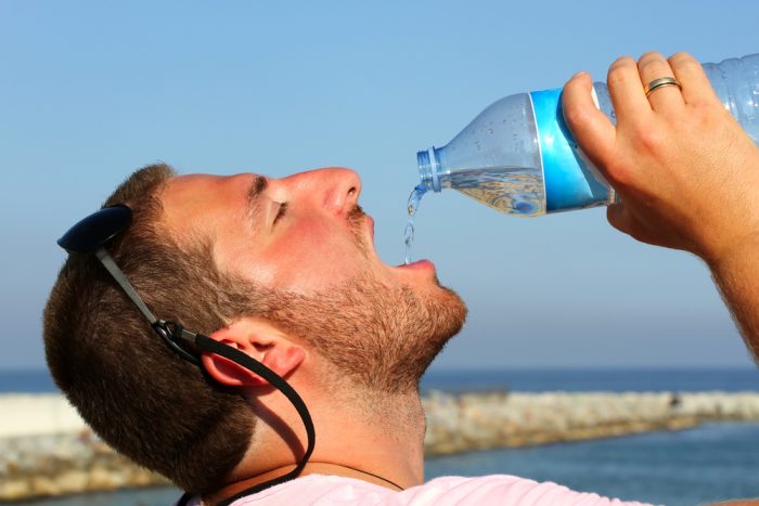 Cum să spălați mai bine vodca și de ce este dăunător să consumați alcool cu ​​apă