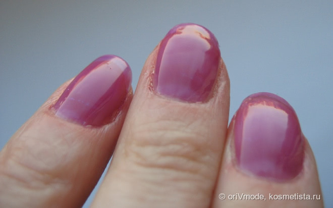 Akvarell festék, illetve bogyós zselé köröm Givenchy le vernis # 31 lila tintával a tavasz