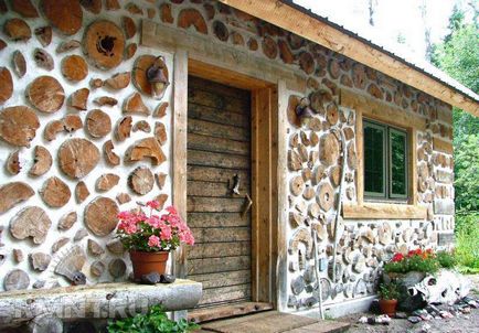House fából és agyagból, 6 hektáros (a fő előnyei az építőiparban) House fából és agyagból, 6 hektáros