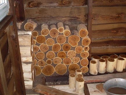 House fából és agyagból, 6 hektáros (a fő előnyei az építőiparban) House fából és agyagból, 6 hektáros