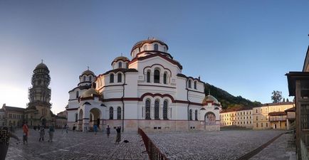 Atracții și altare ale Mănăstirii Noul Athos