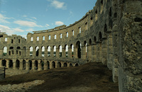 Római amfiteátrum a medencében