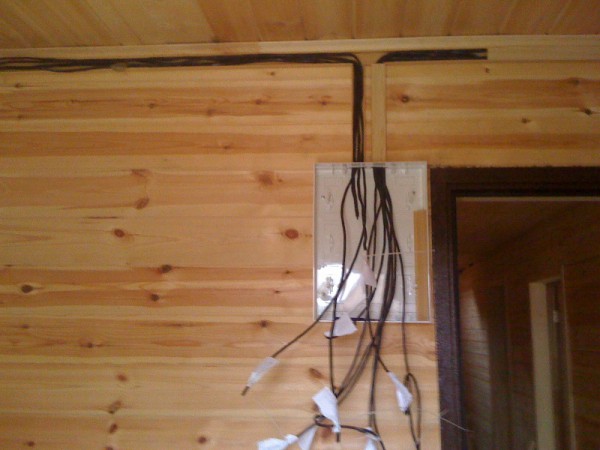 Електропроводка в дерев'яному будинку
