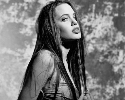 Fapte despre tinerele furtunoase ale lui Angelina Jolie (15 fotografii) - Trinitatea