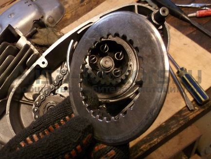 Repararea fotografică a ambreiajului motocicletelor 