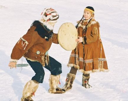 Principalul lucru este că costumul este așezat