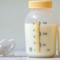 Laptele de lapte de la o frig la copii ajută sau nu, cum să-l folosească corect
