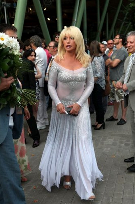 Irina Allegrova a lovit publicul - un nou val - cu o rochie transparentă