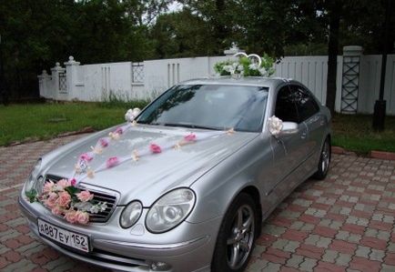 Штучні квіти - прикраса автомобілів - весільний рай