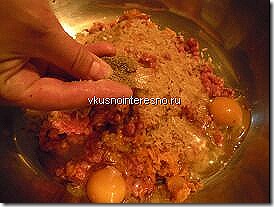 Cukkini töltött hús és rizs mártással, ízletes felkészülhessenek
