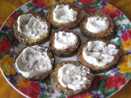 Cukkini sajttal, a fokhagyma és a paradicsom - egy lépésről lépésre recept fotók, beautyinfo (fokhagyma) Cukkini sajttal, fokhagymával és paradicsommal - lépésről lépésre recept fotókkal, beautyinfo