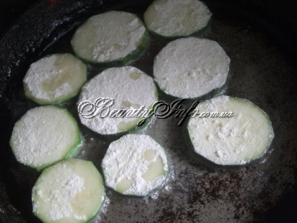 Cukkini sajttal, a fokhagyma és a paradicsom - egy lépésről lépésre recept fotók, beautyinfo (sajt) Cukkini sajttal, fokhagymával és paradicsommal - lépésről lépésre recept fotókkal, beautyinfo