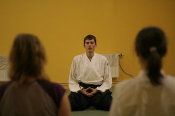Cum să scăpăm de emoții negative, principiul aikido - știm cum!