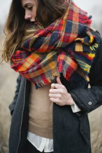 Як підібрати шарф до пальто за кольором фото, приклади
