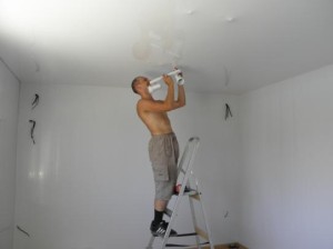 Cum să atârnă un candelabru pe un tavan stretch - electrician sfaturi