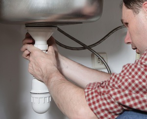 Cum să instalați în mod corespunzător un sifon pentru chiuveta de bucătărie în tipurile și dispunerea sifoanelor, cum să demontați și