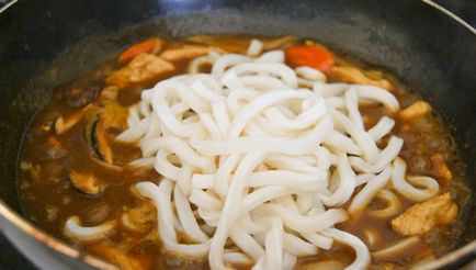 Как да готвя пиле къри с Udon юфка